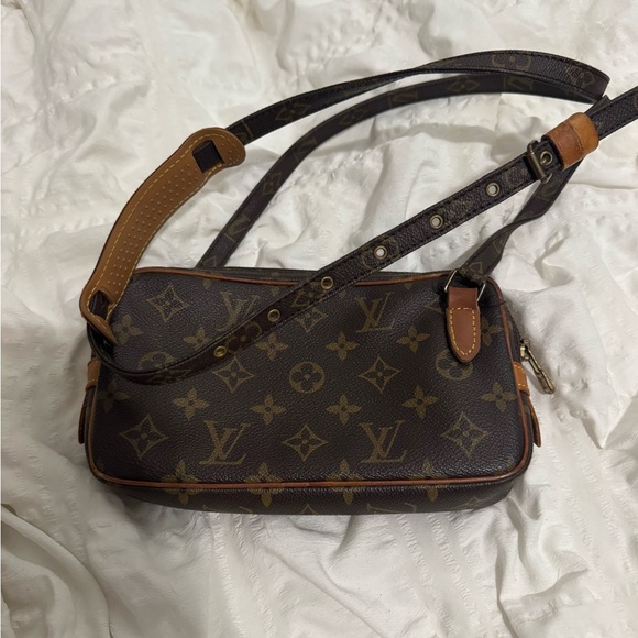 Louis Vuitton Pochette Marly Bandouliere - Picture 14 of 14